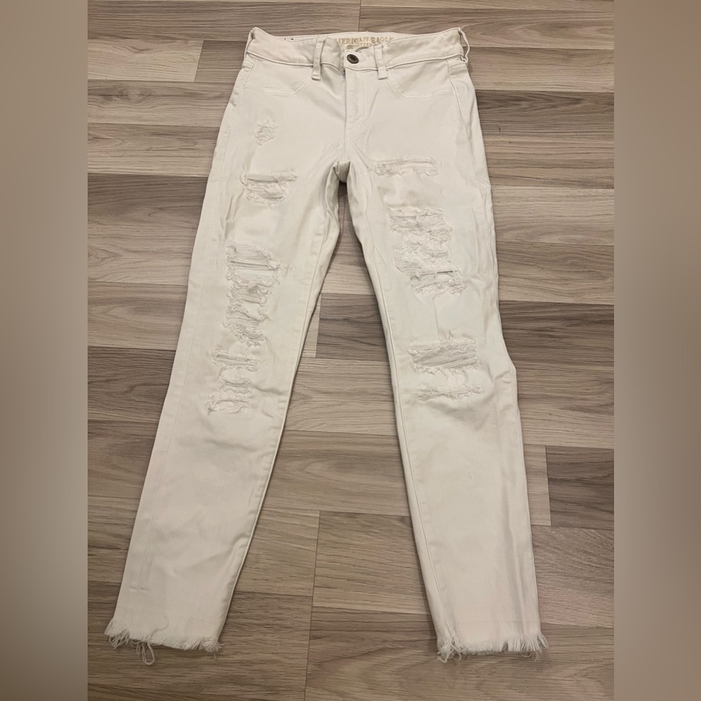 American Eagle Women's Size 8 White Denim Distressed  Jeans Next Level Stretch